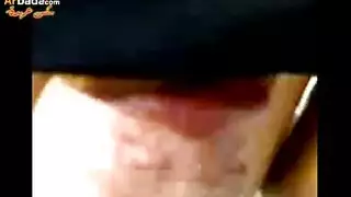 امرأة ممتلئة الجسم ترتدي النقاب تكشف كل شيء وتداعب نفسها بقوة