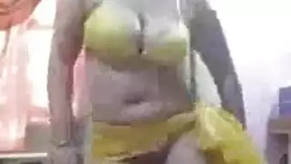 خيال إباحي عربي: تعري من الحمالة والكلوت حتى النشوة