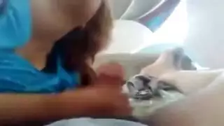 مهوس عربي يطلق حموله ساخنة في كس السيدة المتوسع