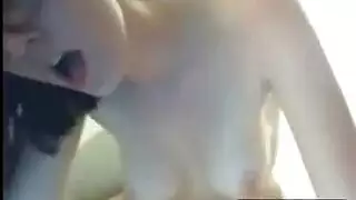 شمام القاع الأحمر في سن المراهقة الروسية