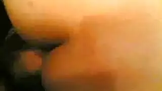 متزوجة بمؤخرة ضخمة: تتسلل للخارج لممارسة جنس صريح عاري مع عشيقها