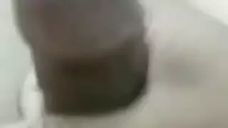 تدلك لزوج الزبونة وتنيك معه خفية