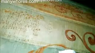 عاهرة إيطالية مكممة تحصل على جنس عنيف من رجل مجهول