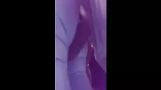 إباحية نقل عام ساخنة: قضيب ينزلق بين خديها