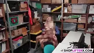 عبادة الثدي القاسية واللعب بالحلمات