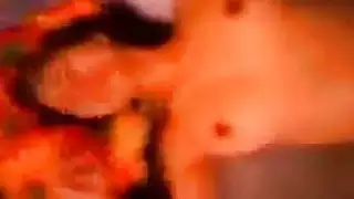 جماع جماعي في المسبح: قذف سائل وقذف على الوجه