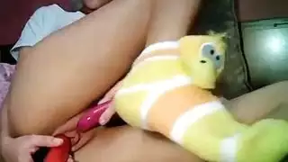 إباحية مراهقة منفردة: استمناء بمساعدة الألعاب يؤدي إلى ذروة متفجرة