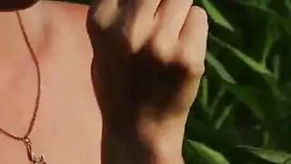 فتاة يابانية بالغة في جلسة جنس عنيف