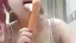الفتاة العربية سارة تحب الاختناق بالقضيب الكبير الصلب