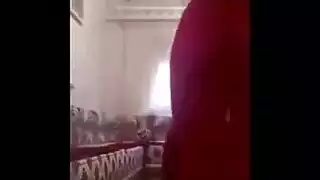 رقصة عربية منفردة مثيرة تتحول إلى جلسة مص عميقة