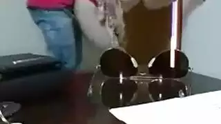 المدير القاصي ينيك موظفه وسط الشغل