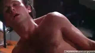 أمي الروسية أربعة بالإصبع مكنسة كهرباء